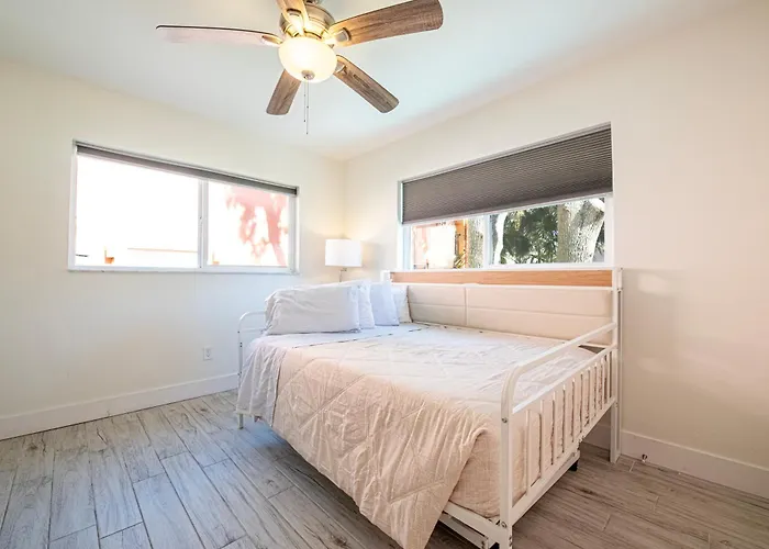 2bd 1ba Sunset 2 3mins To Beach! * Clearwater Beach