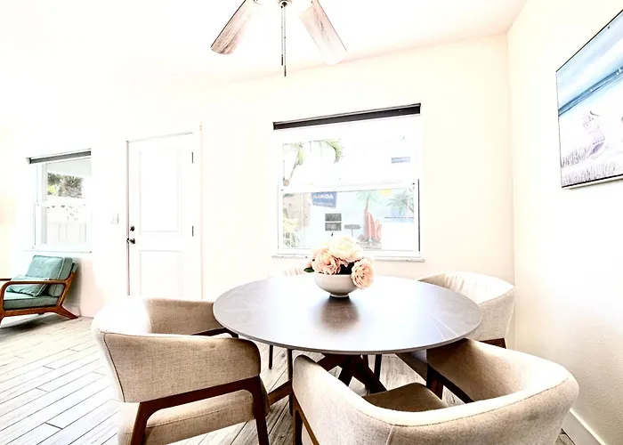 Apartment 2bd 1ba Sunset 2 3mins To Beach!