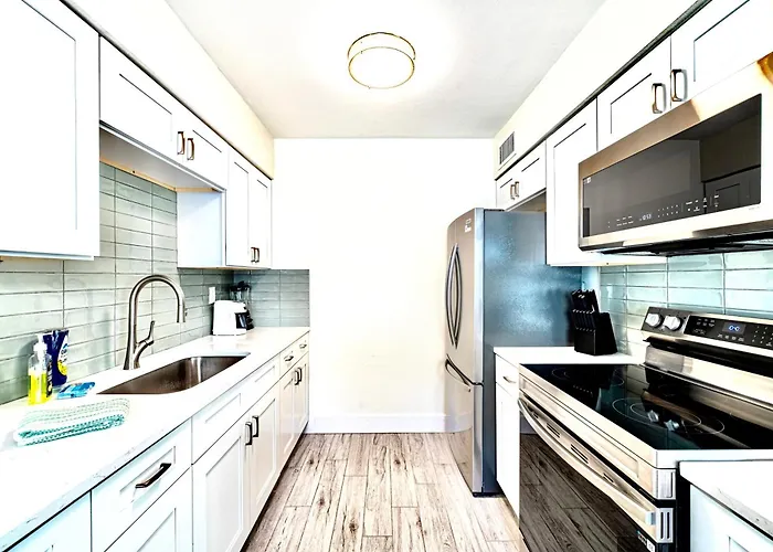 2bd 1ba Sunset 2 3mins To Beach! Apartment
