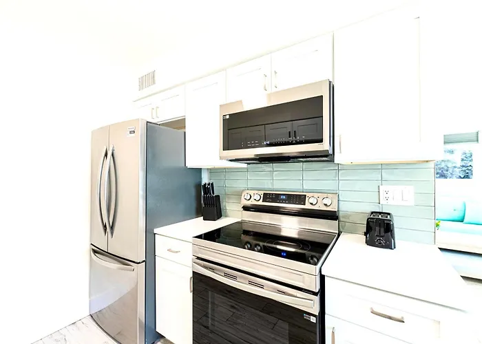 Apartment 2bd 1ba Sunset 2 3mins To Beach!